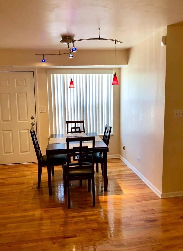 Spacious 2br Near Univ Of Away From * Chicago