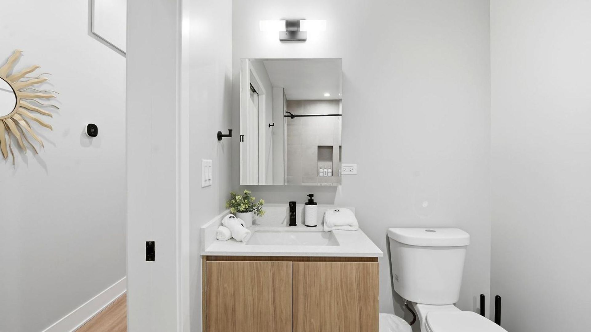 Comfy - Gym Free Parking & Modern Amenities Apartment *