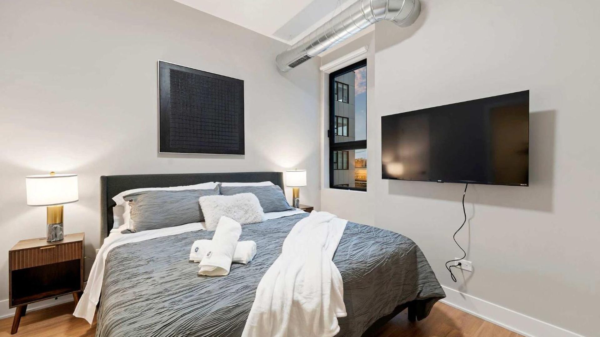 Steps From The Edgewater Modern 2bd 2ba Chicago