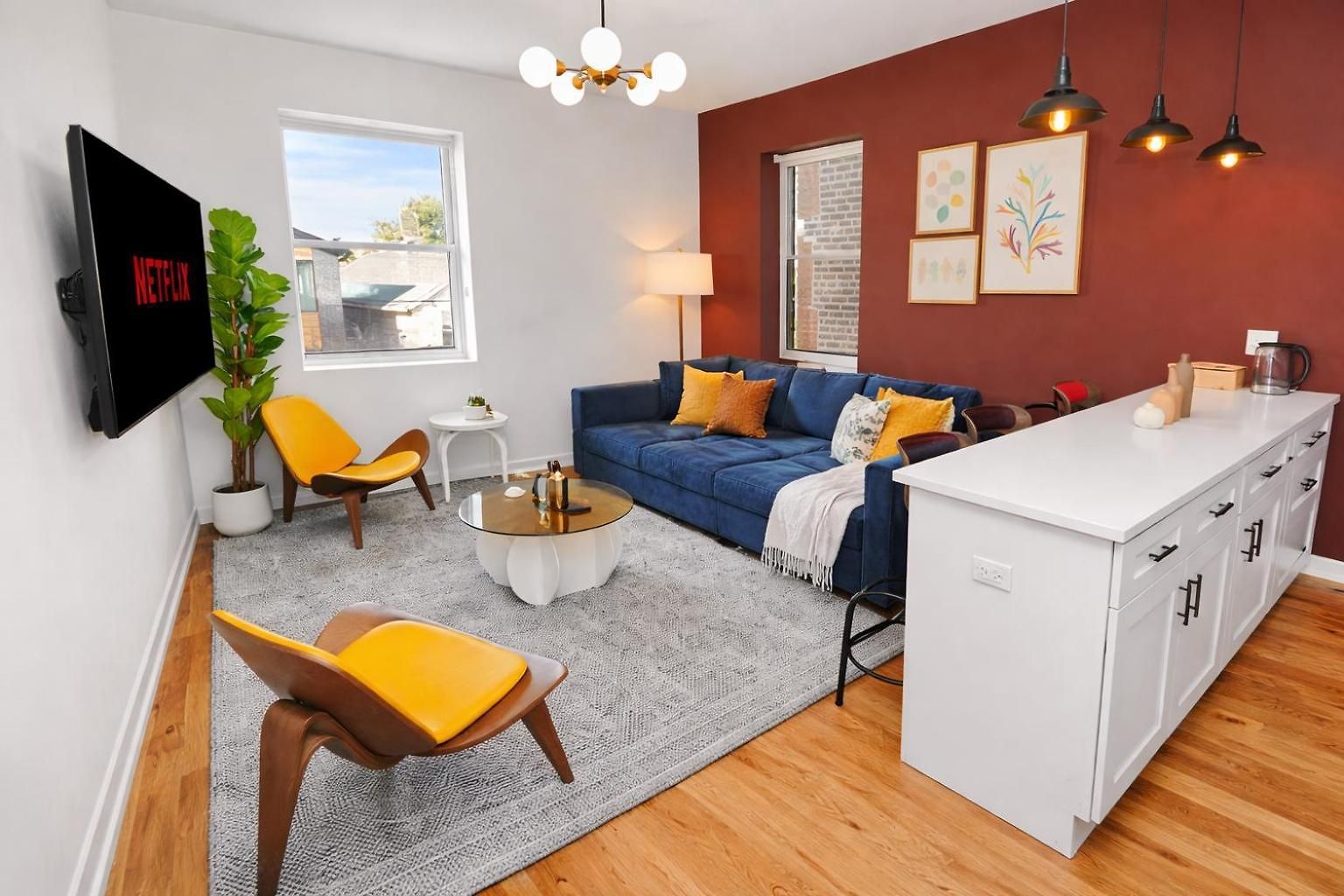 Modern 4br Pilsen Retreat Near Illinois Medical District & Downtown Chicago