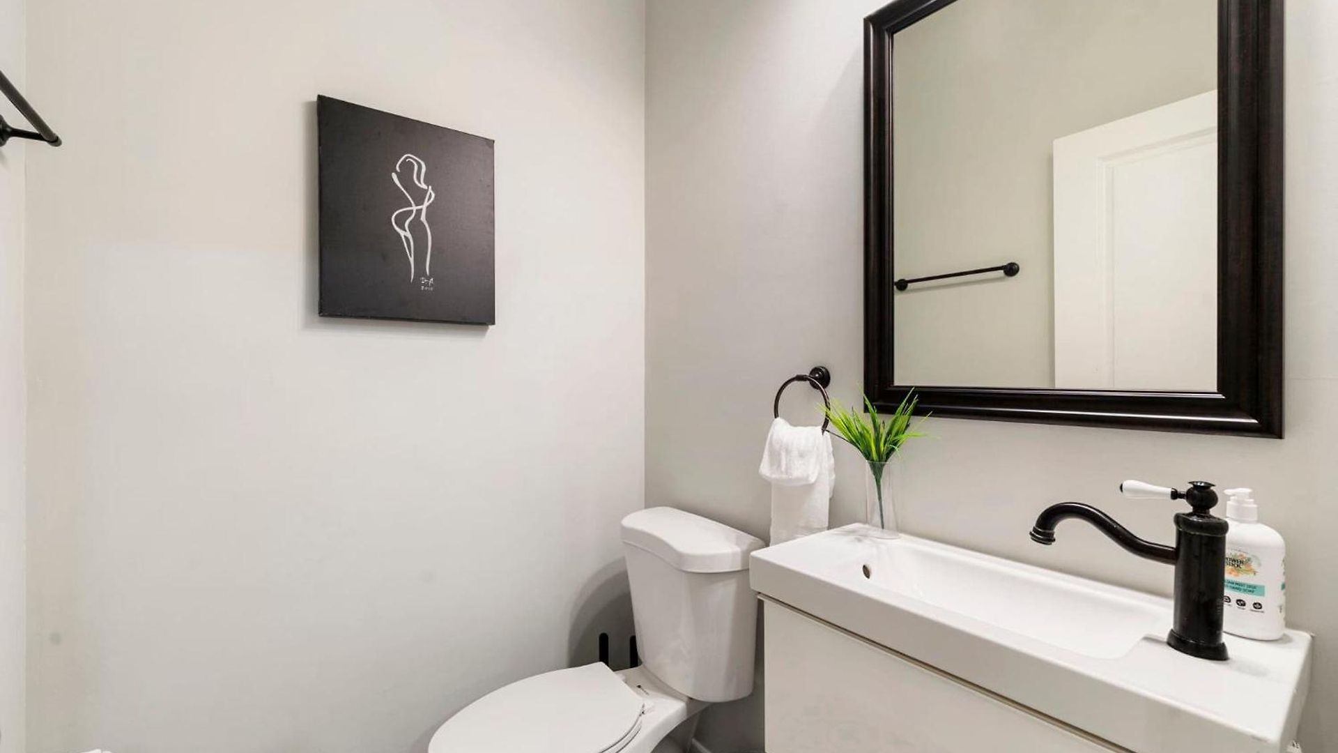 Apartment 4br 3ba Pilsen Retreat - 10 Min From Downtown *