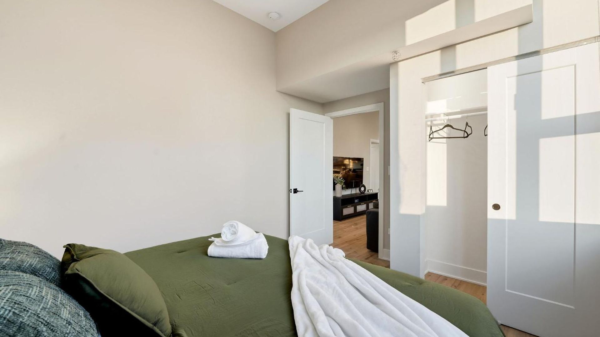 Edgewater With Free Parking Gym Modern Living Chicago