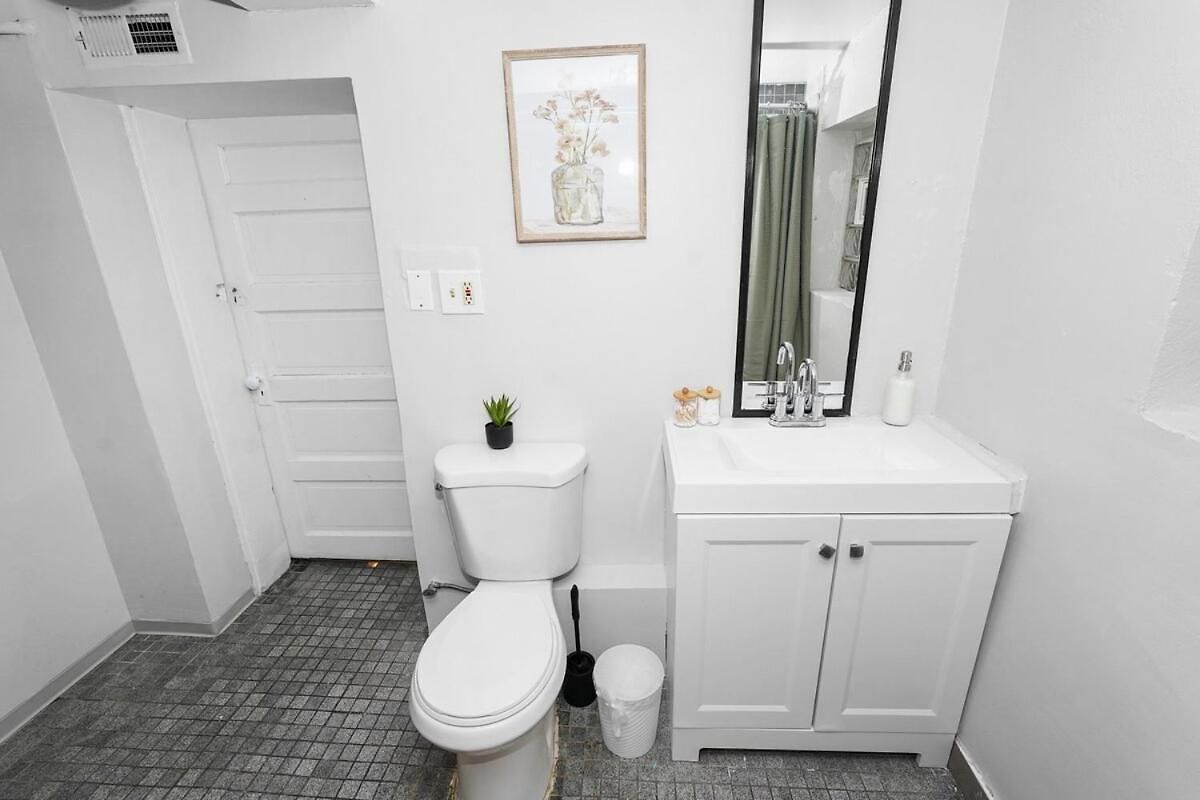 King Bed 6br With Pool Table Sleeps 16 Near Humboldt Park *