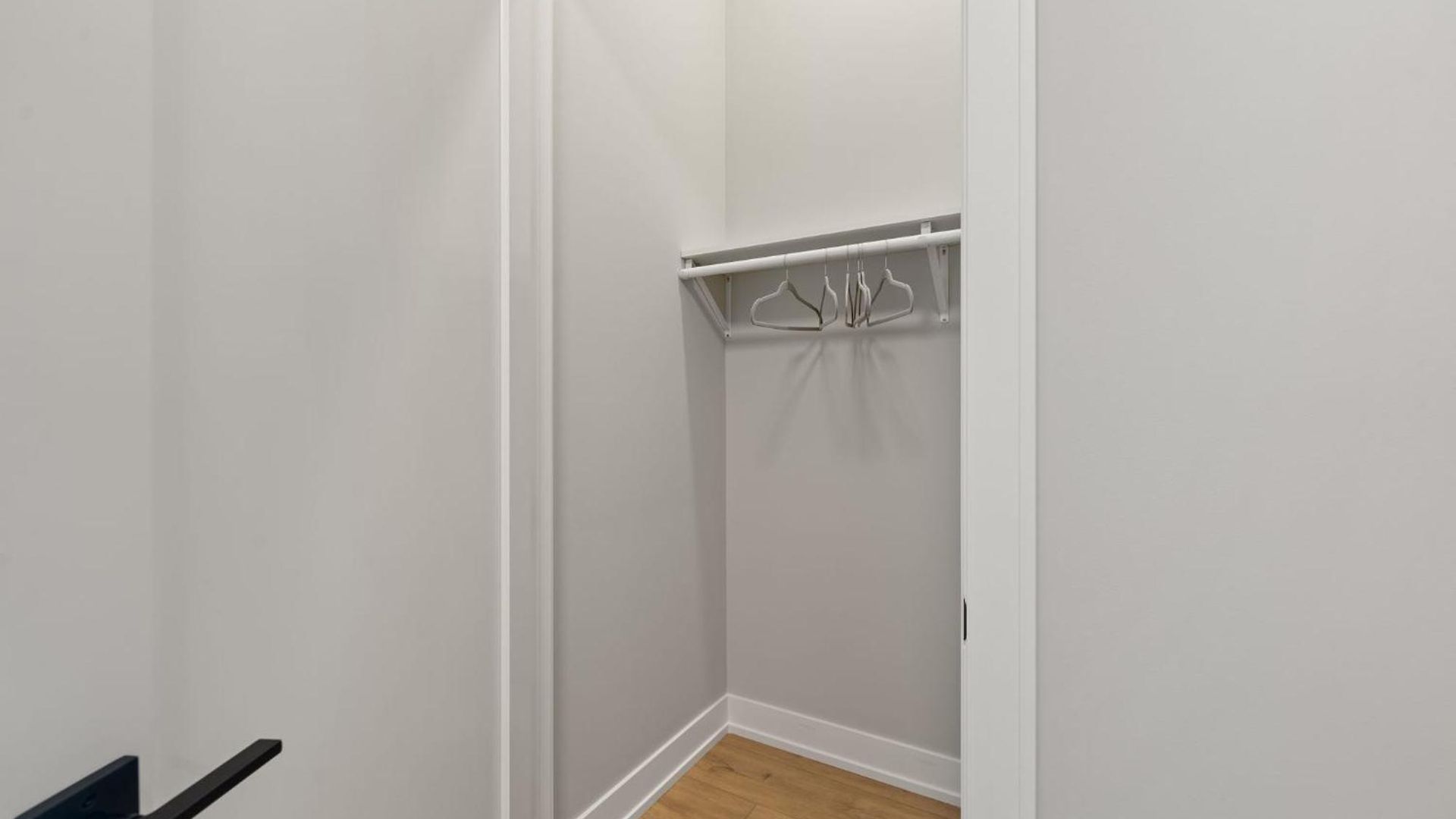 Modern 2-bd 2-ba Retreat Near Medical District *