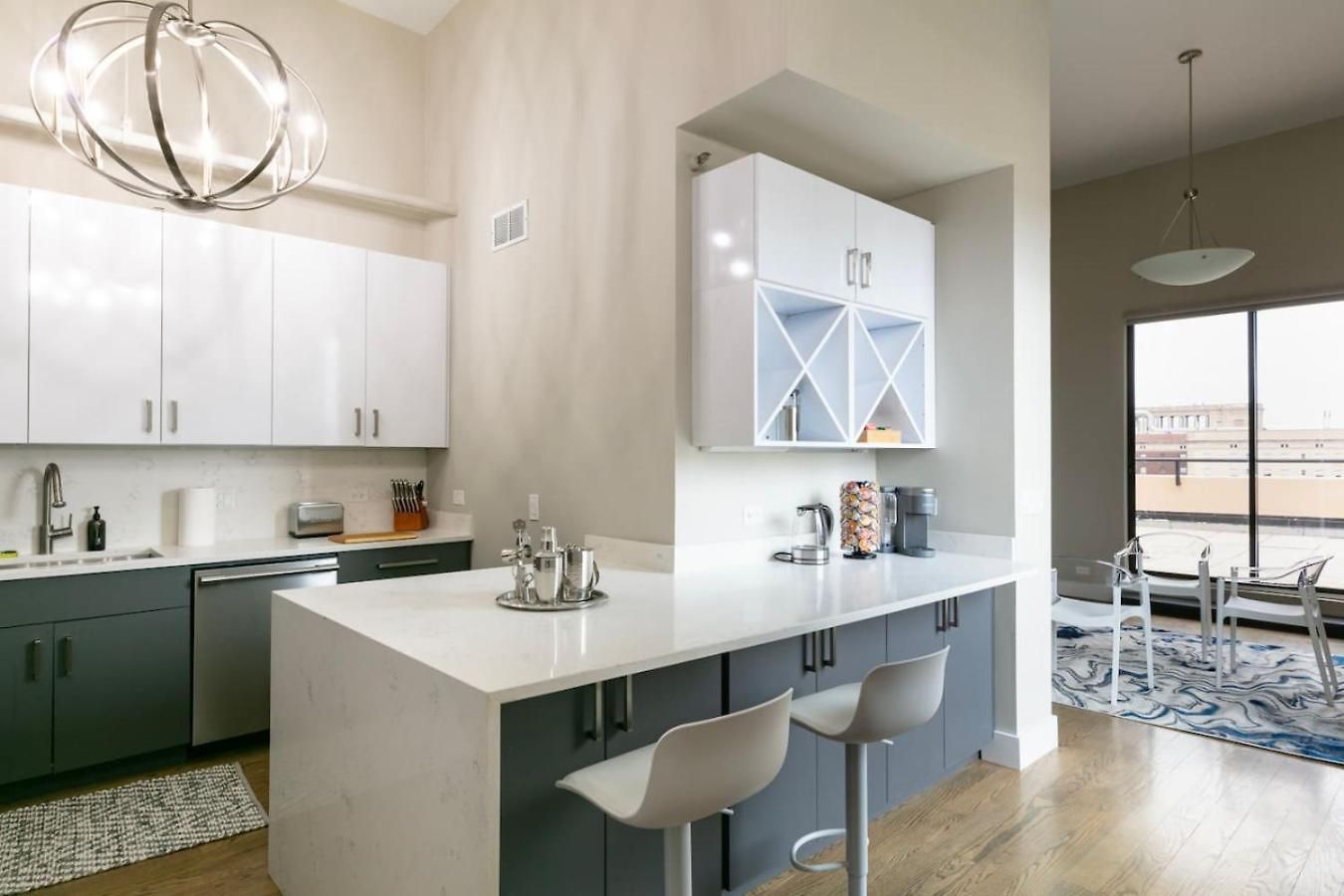 Apartment Lux Dtown Penthouses 9bd-9ba Sleep 25 Parking, Pool, Gym Chicago
