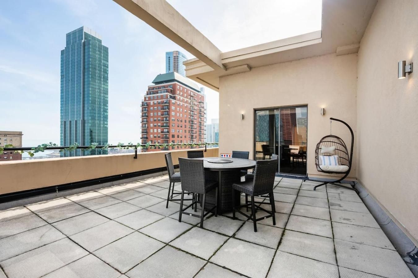 Lux Dtown Penthouses 9bd-9ba Sleep 25 Parking, Pool, Gym Apartment Chicago