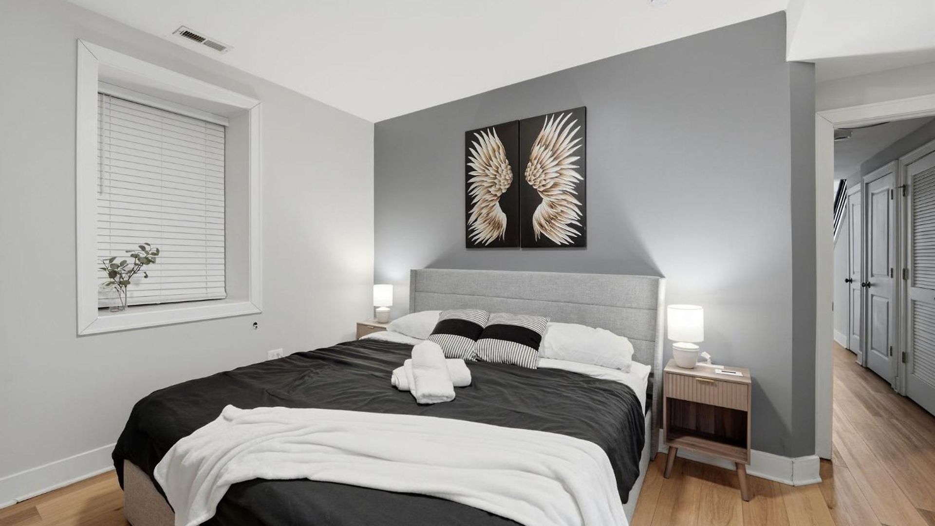 Apartment 4br 3ba Pilsen Retreat - 10 Min From Downtown Chicago