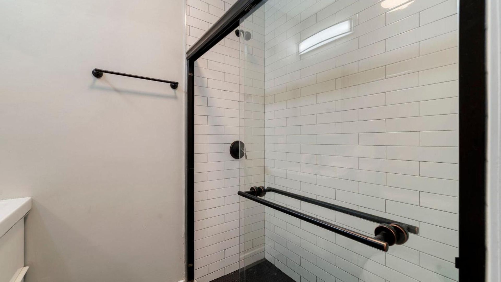 Apartment 4br 3ba Pilsen Retreat - 10 Min From Downtown