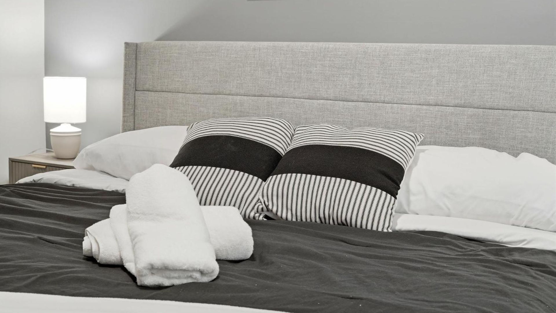 4br 3ba Pilsen Retreat - 10 Min From Downtown Apartment *