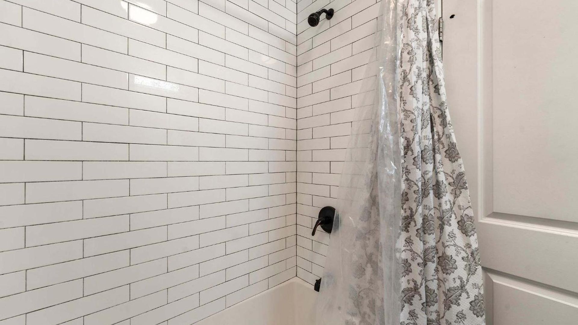 4br 3ba Pilsen Retreat - 10 Min From Downtown Apartment