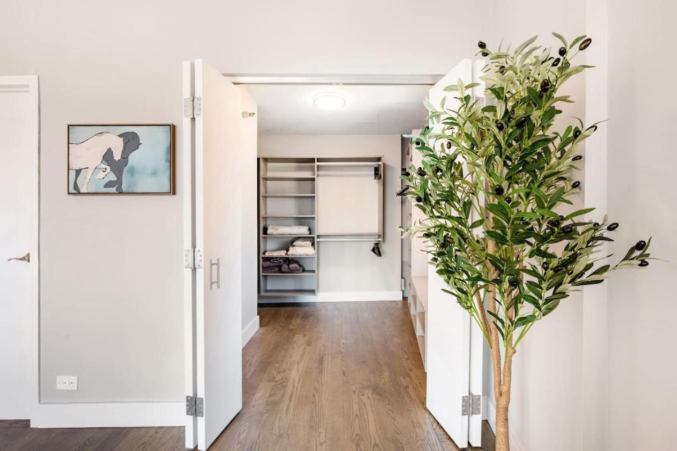 Apartment Lux Dtown Penthouses 9bd-9ba Sleep 25 Parking, Pool, Gym