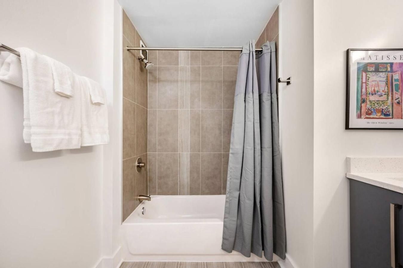 Lux Dtown Penthouses 9bd-9ba Sleep 25 Parking, Pool, Gym