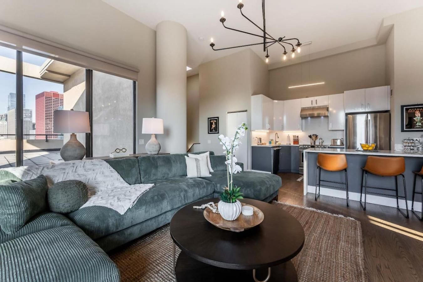Downtown Penthouse 5bd Views Parking Gym Apartment Chicago