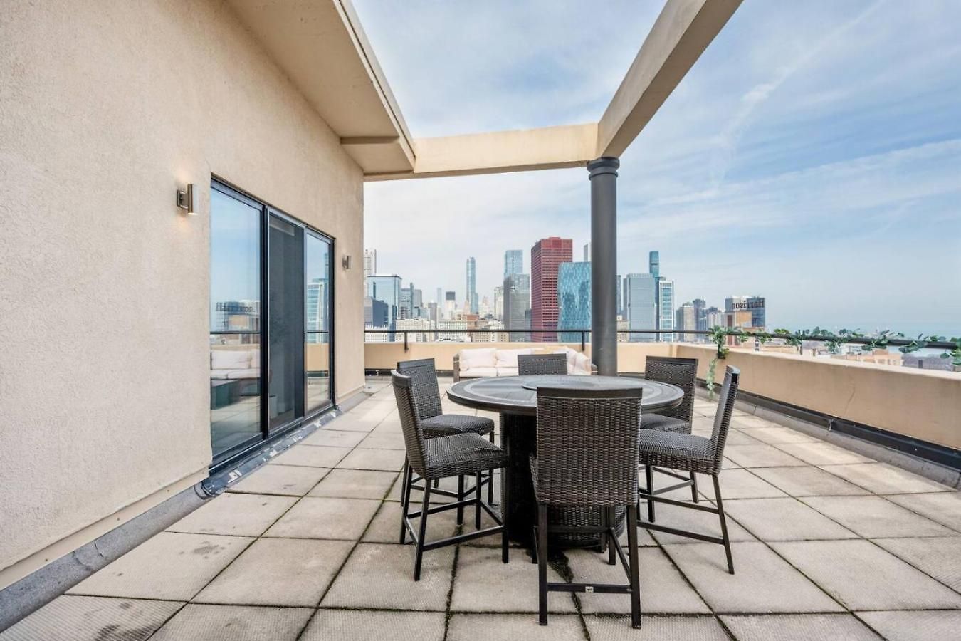 Downtown Penthouse 5bd Views Parking Gym