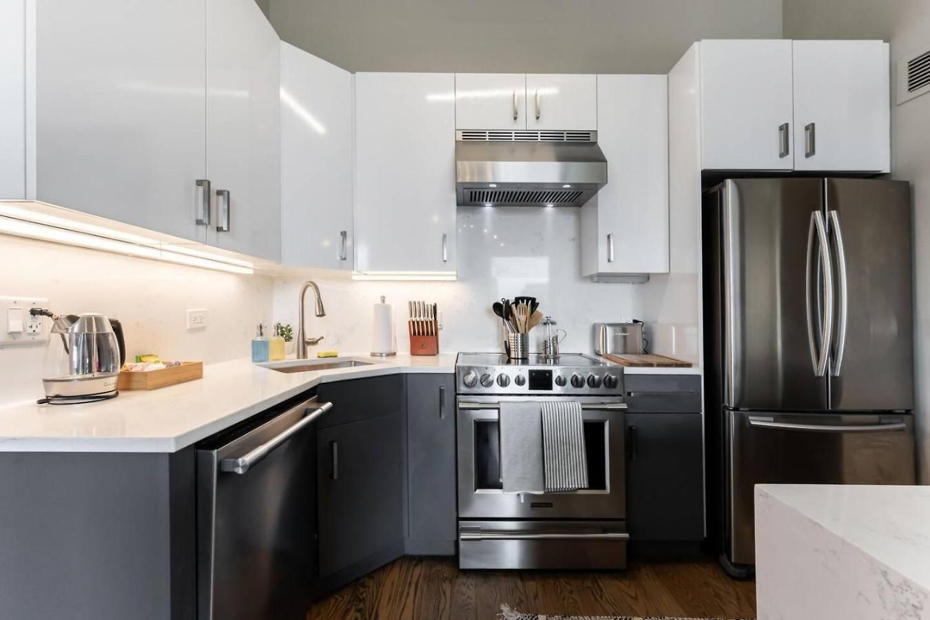 Lux Dtown Penthouses 9bd-9ba Sleep 25 Parking, Pool, Gym Chicago