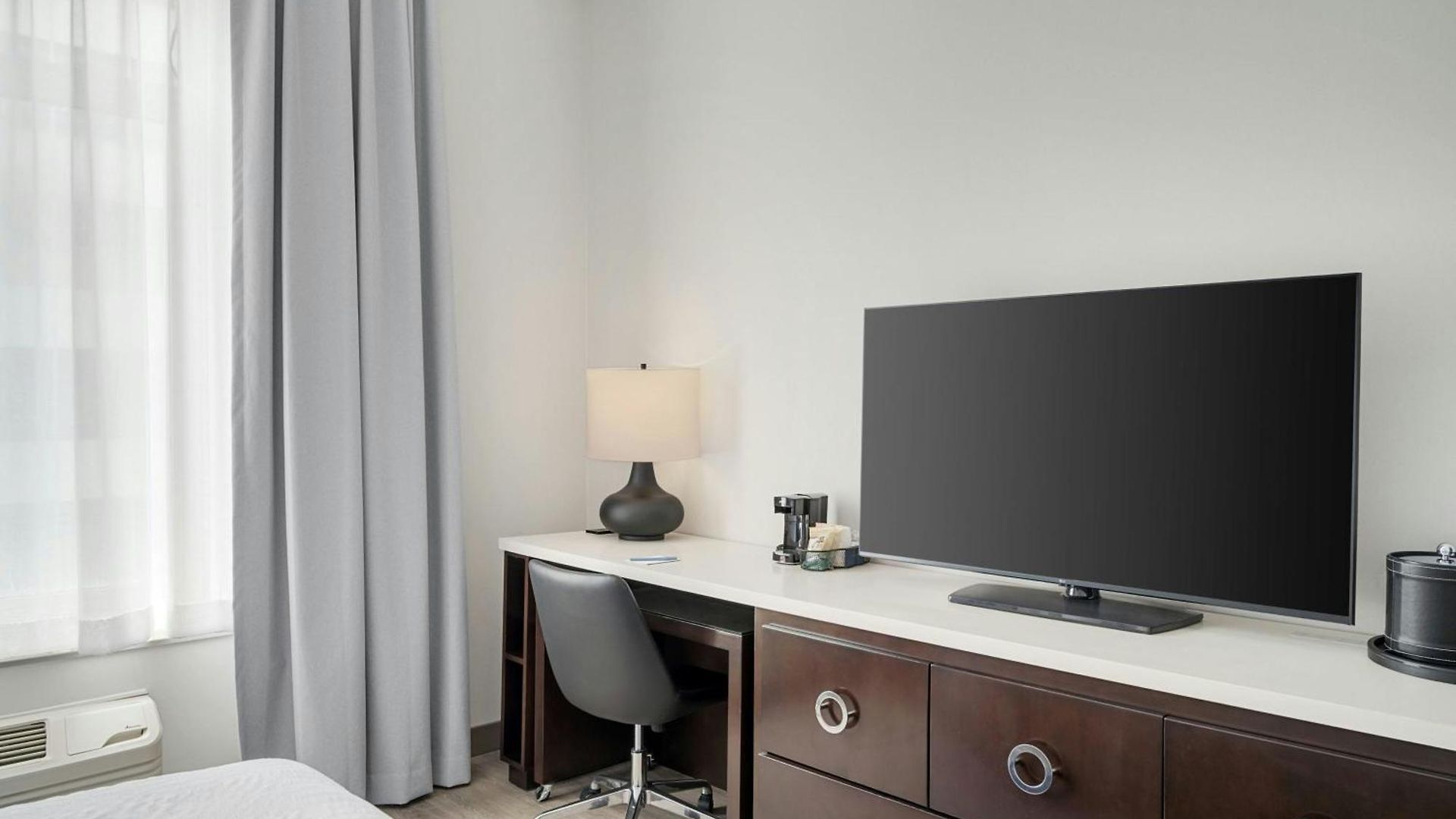 Hotel Fairfield And Downtown/ Magnificent Mile