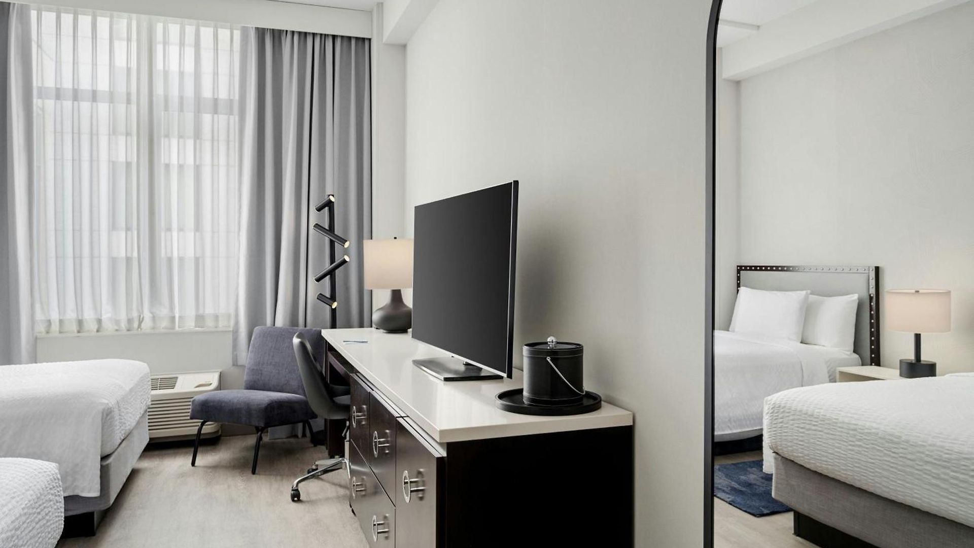 Fairfield And Downtown/ Magnificent Mile 3*