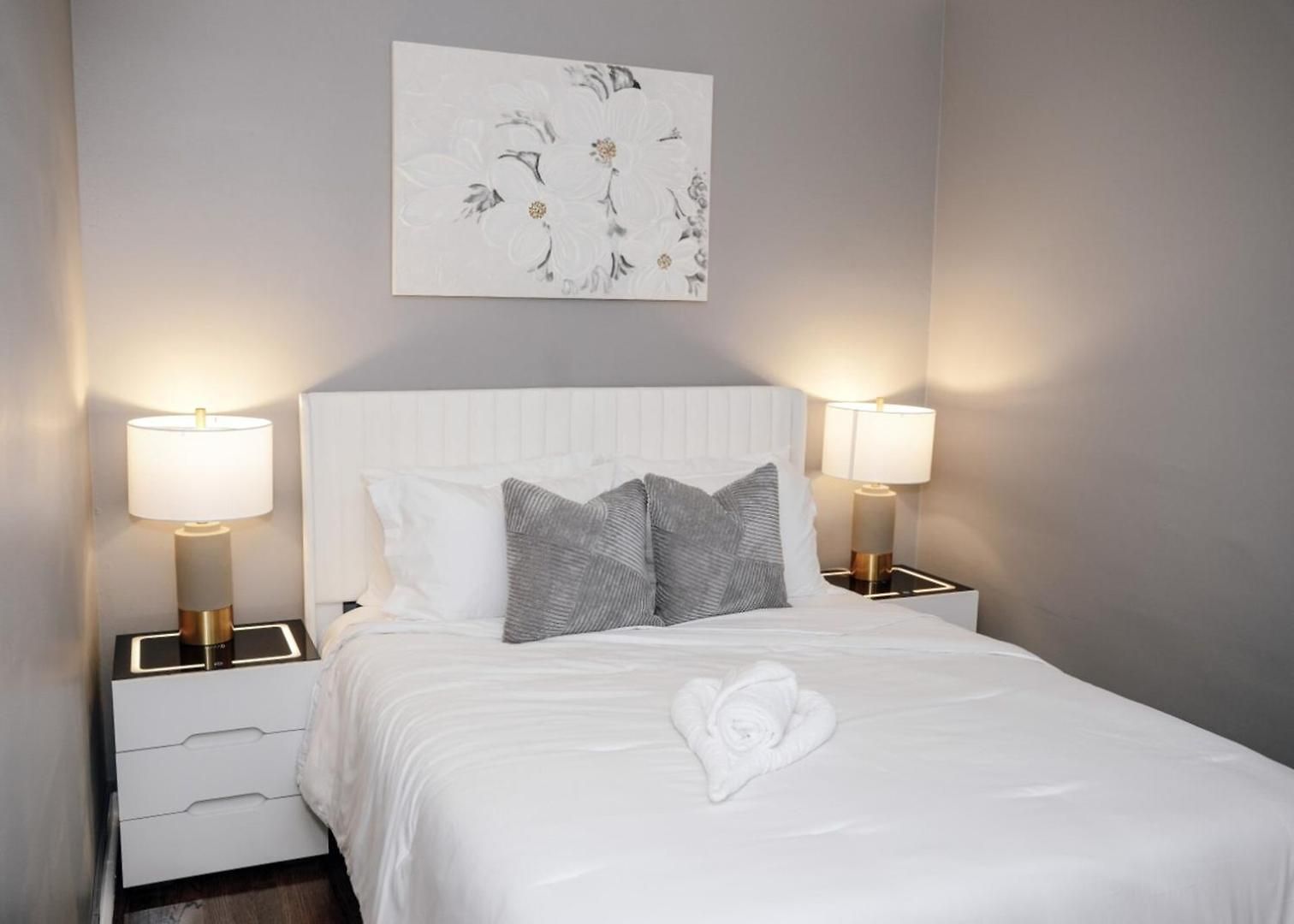 Apartment Sleeps7 • 2br • Coffee Station • Backyard W/ Grill Chicago
