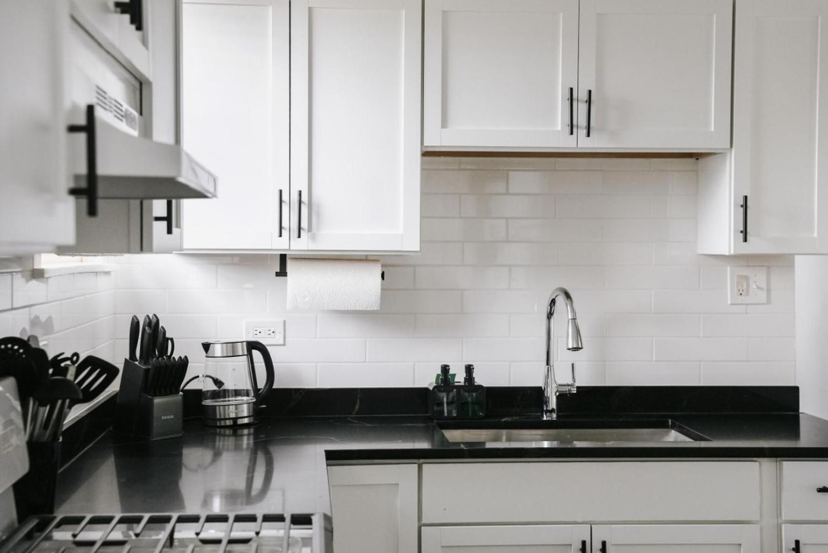 Sleeps7 • 2br • Coffee Station • Backyard W/ Grill Apartment