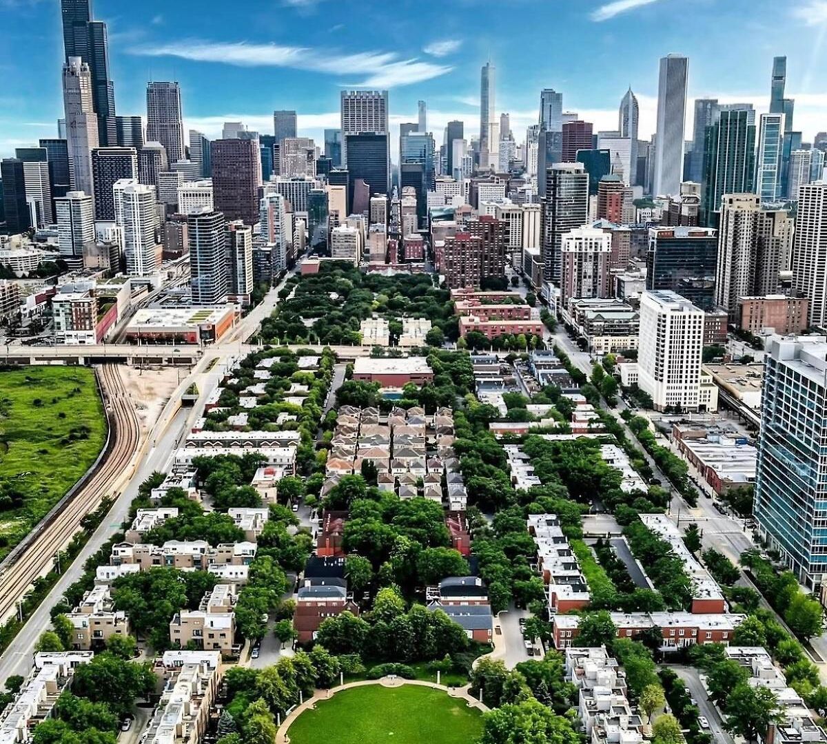 Holiday home Art Downtown Fulton Market Entire 3 Bedroom Sleep10 Private Garage Roof Ev Tesla *