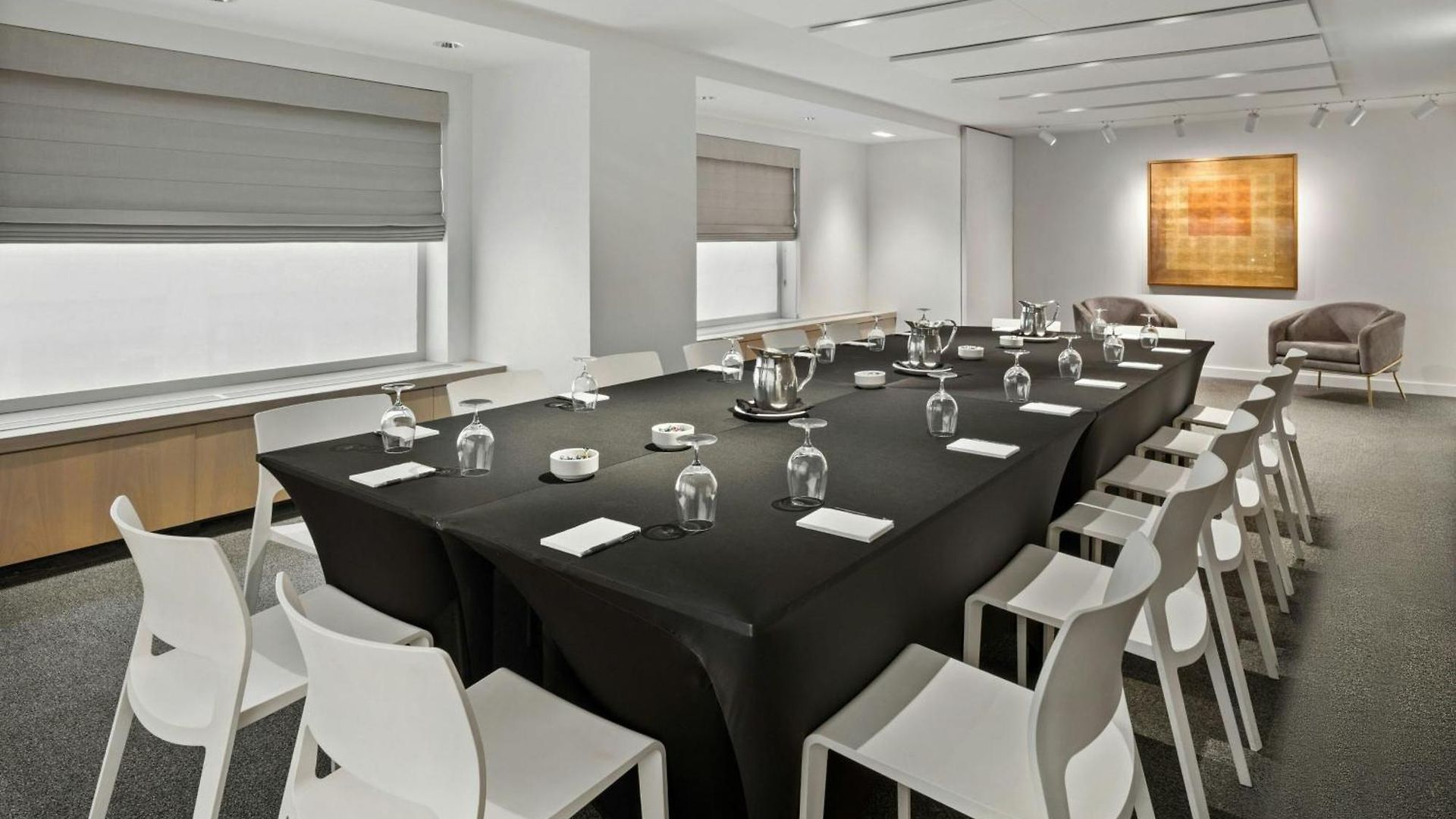 55 Downtown 4*