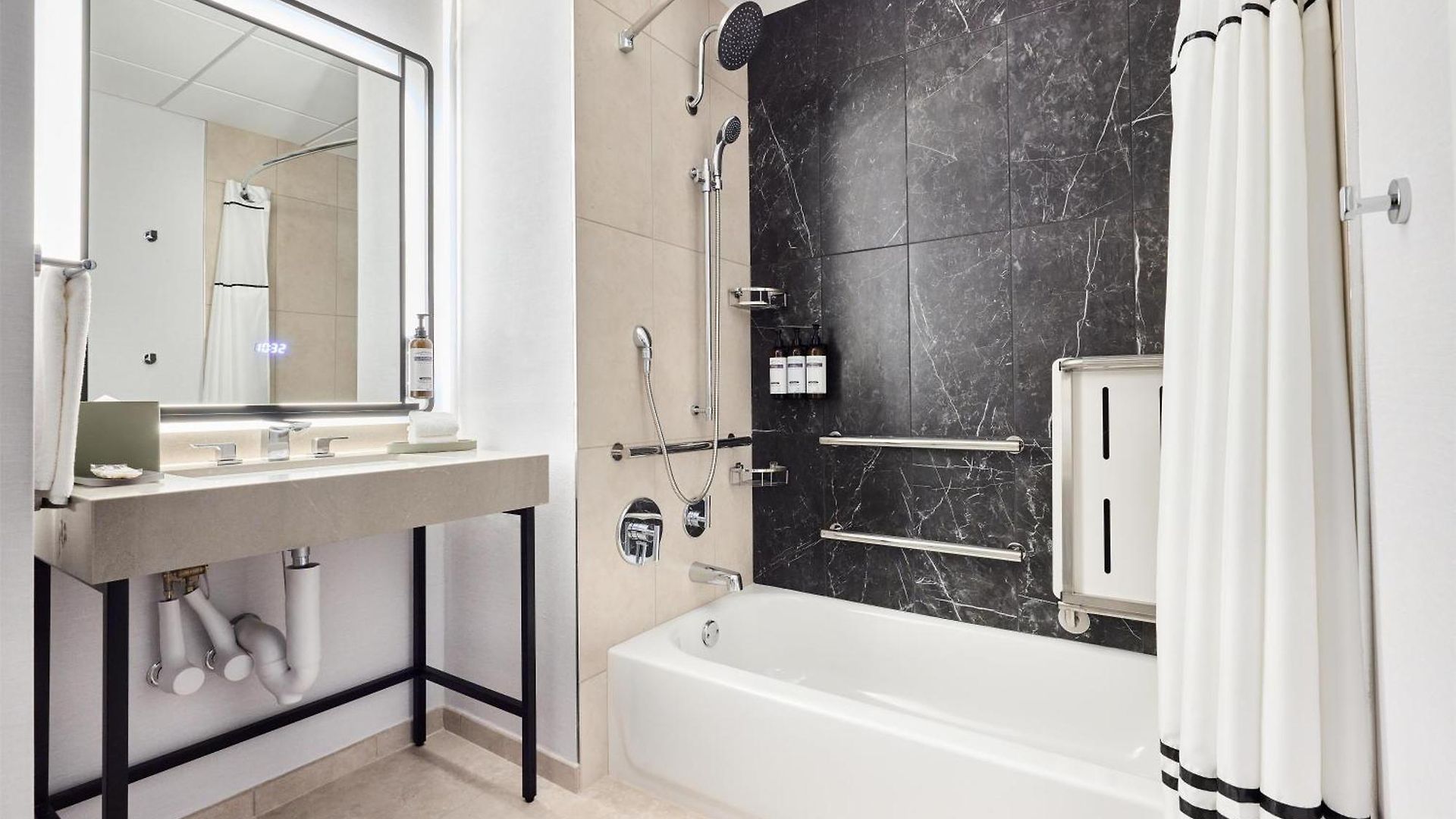 Hyatt Regency 4*