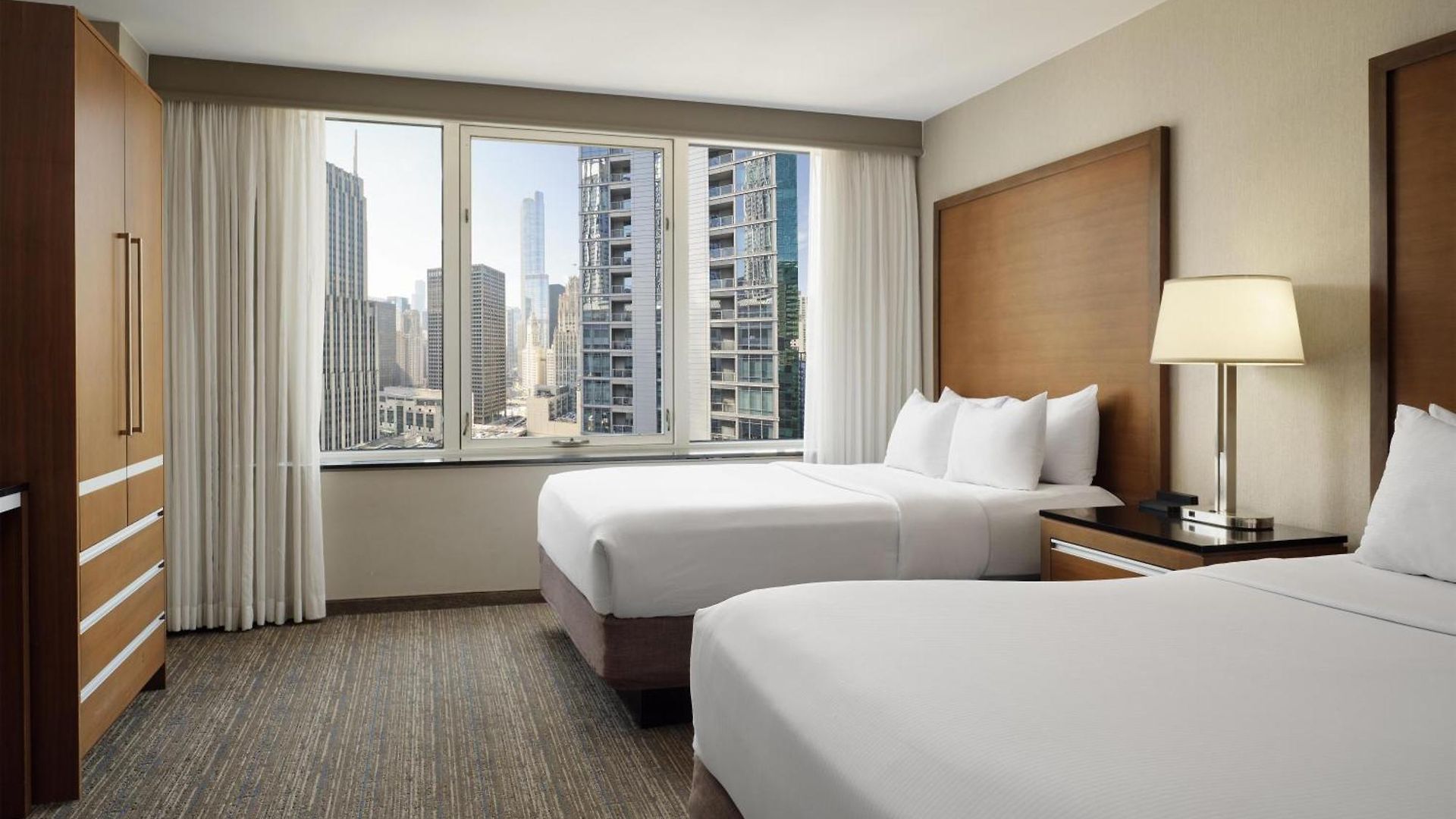 Hotel Embassy By Hilton Downtown Magnificent Mile