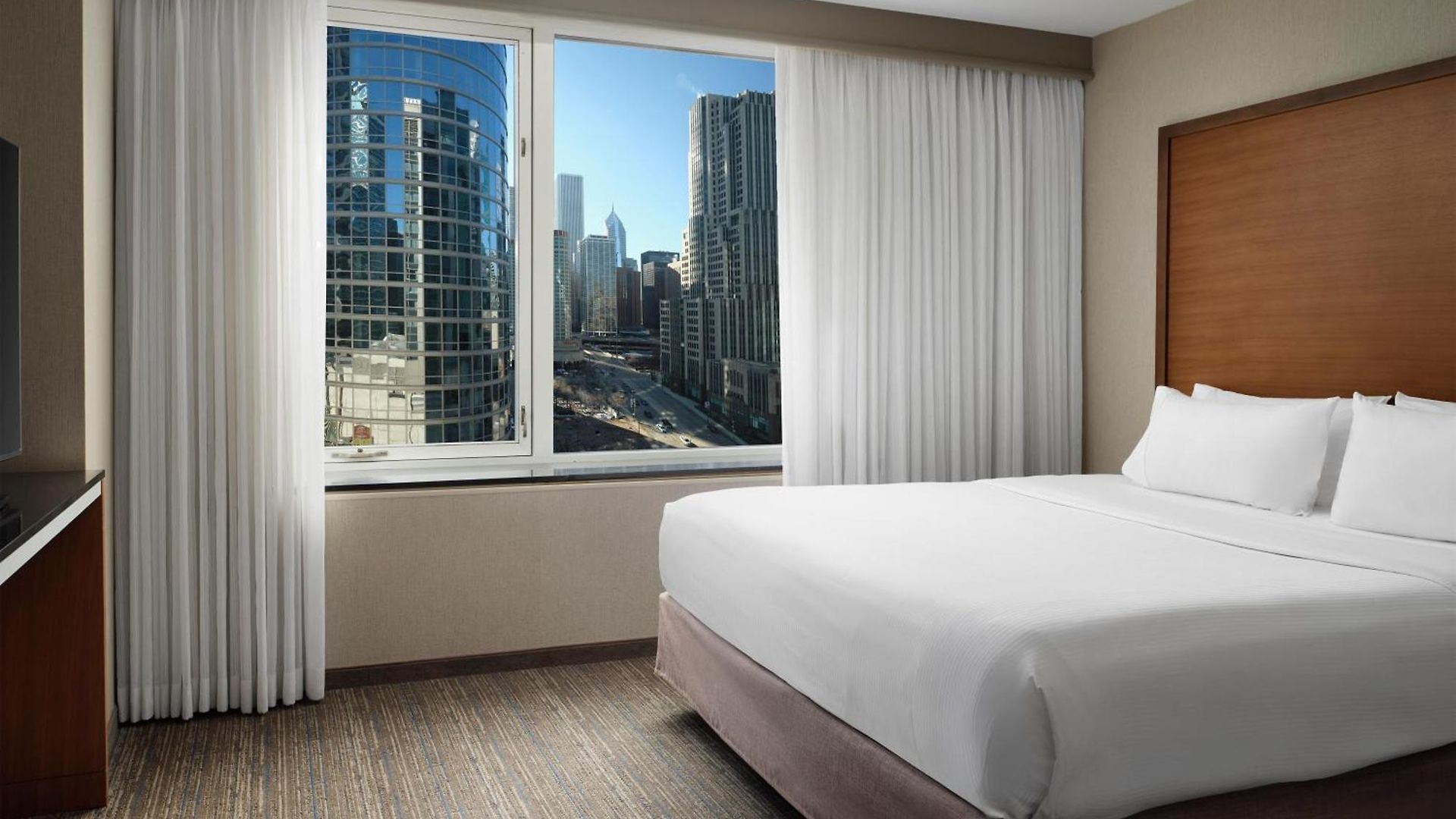 Hotel Embassy By Hilton Downtown Magnificent Mile 4*
