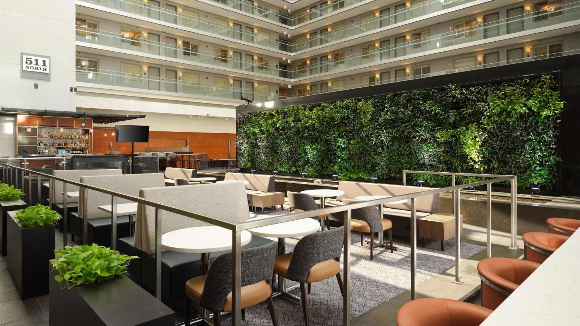 Embassy By Hilton Downtown Magnificent Mile 4*