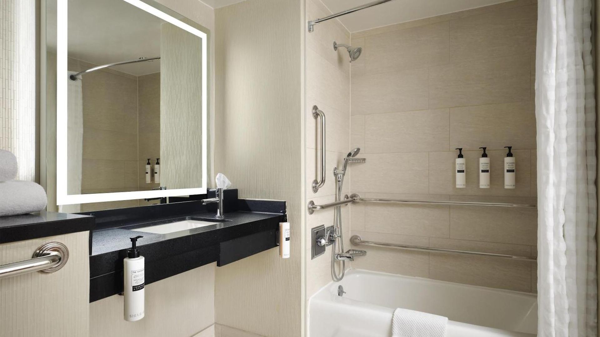 Hotel Embassy By Hilton Downtown Magnificent Mile