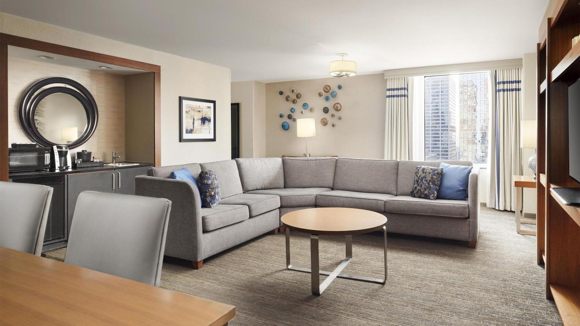 Embassy By Hilton Downtown Magnificent Mile 4*