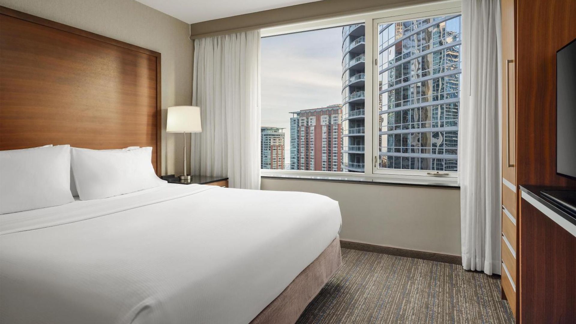 Embassy By Hilton Downtown Magnificent Mile 4* Chicago