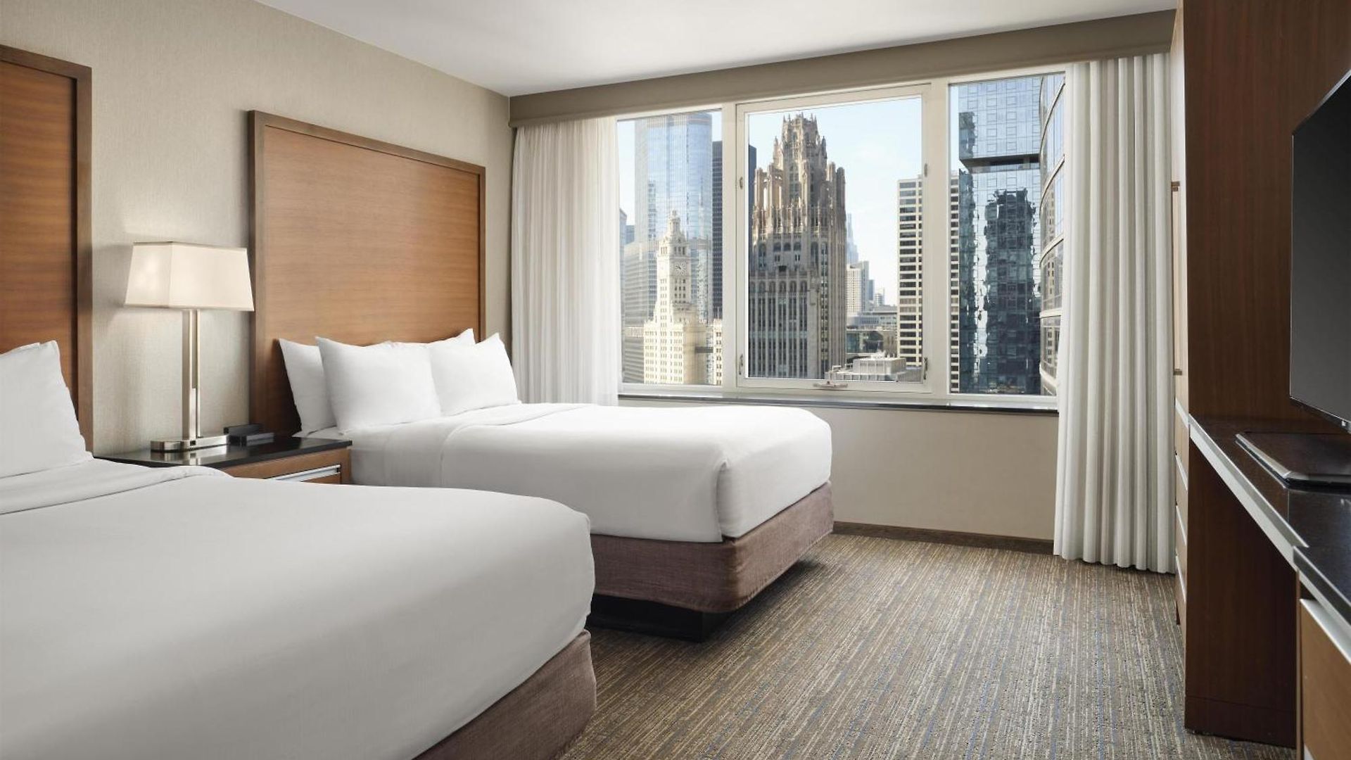 Embassy By Hilton Downtown Magnificent Mile Hotel 4*