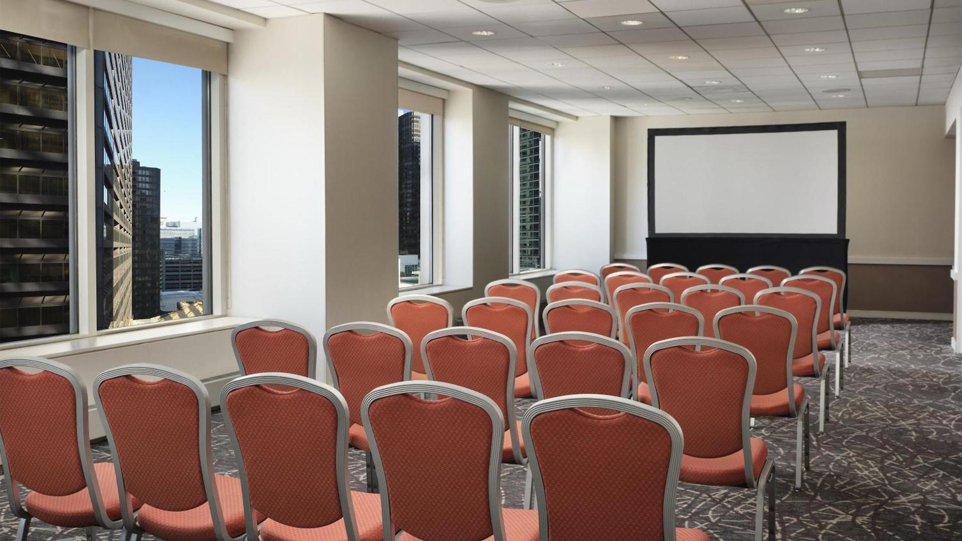 Embassy By Hilton Downtown Magnificent Mile 4*