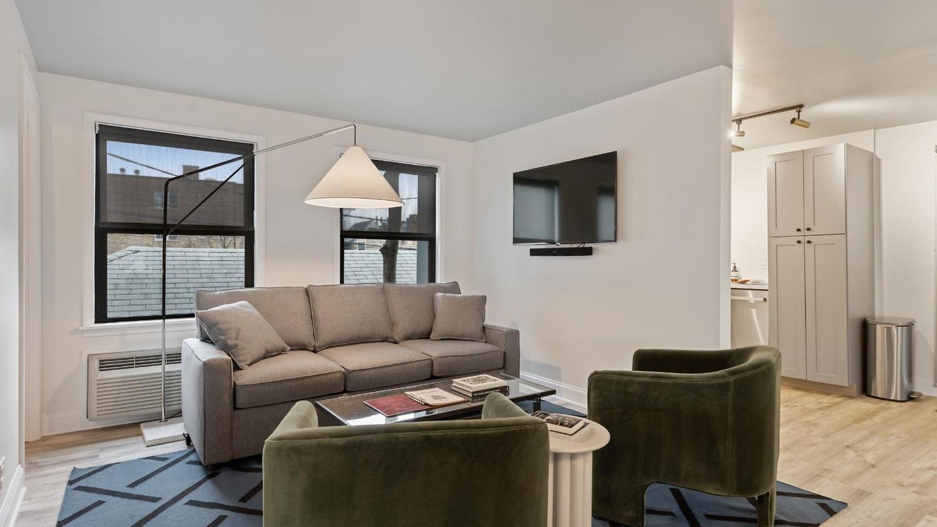 The Neighborhood - Lincoln Park Hotel *