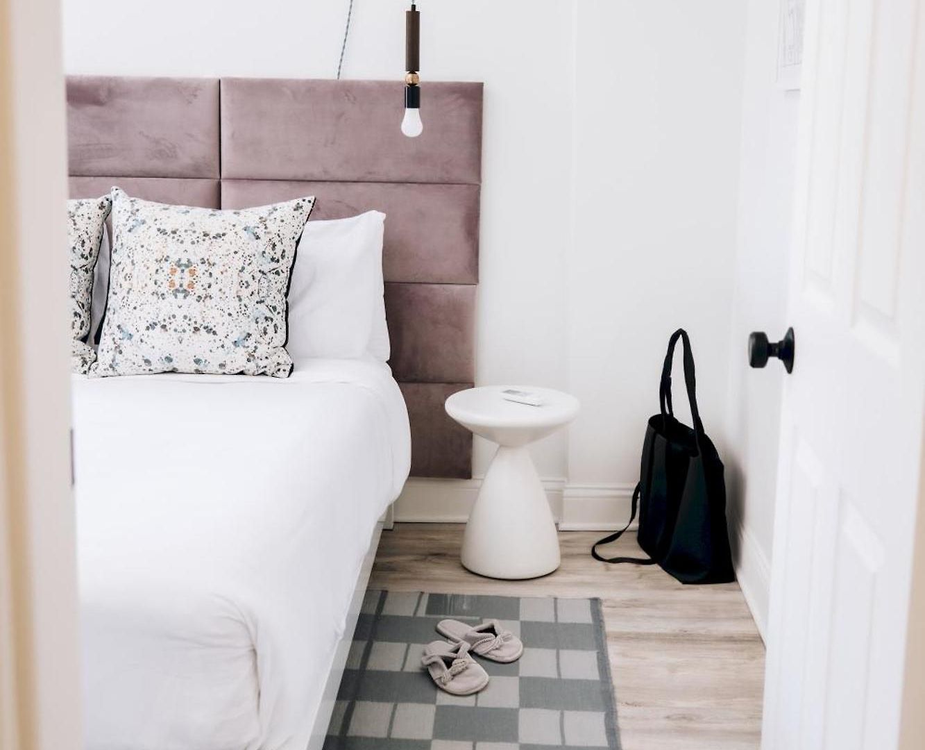 The Neighborhood - Lincoln Park Hotel *