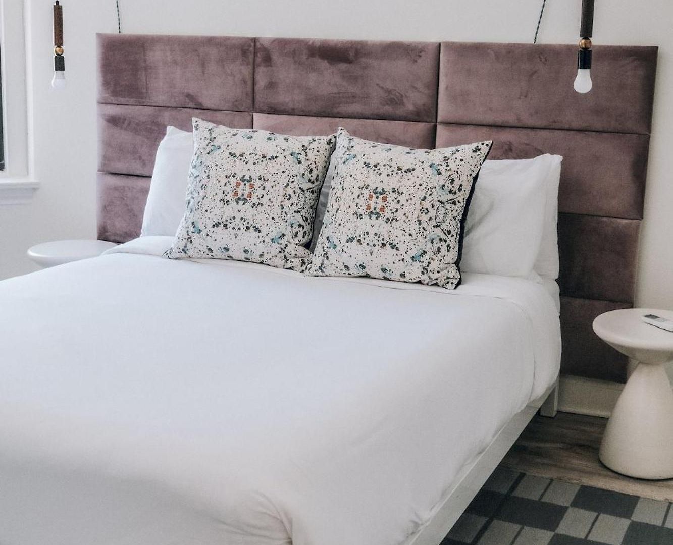 The Neighborhood - Lincoln Park Hotel *