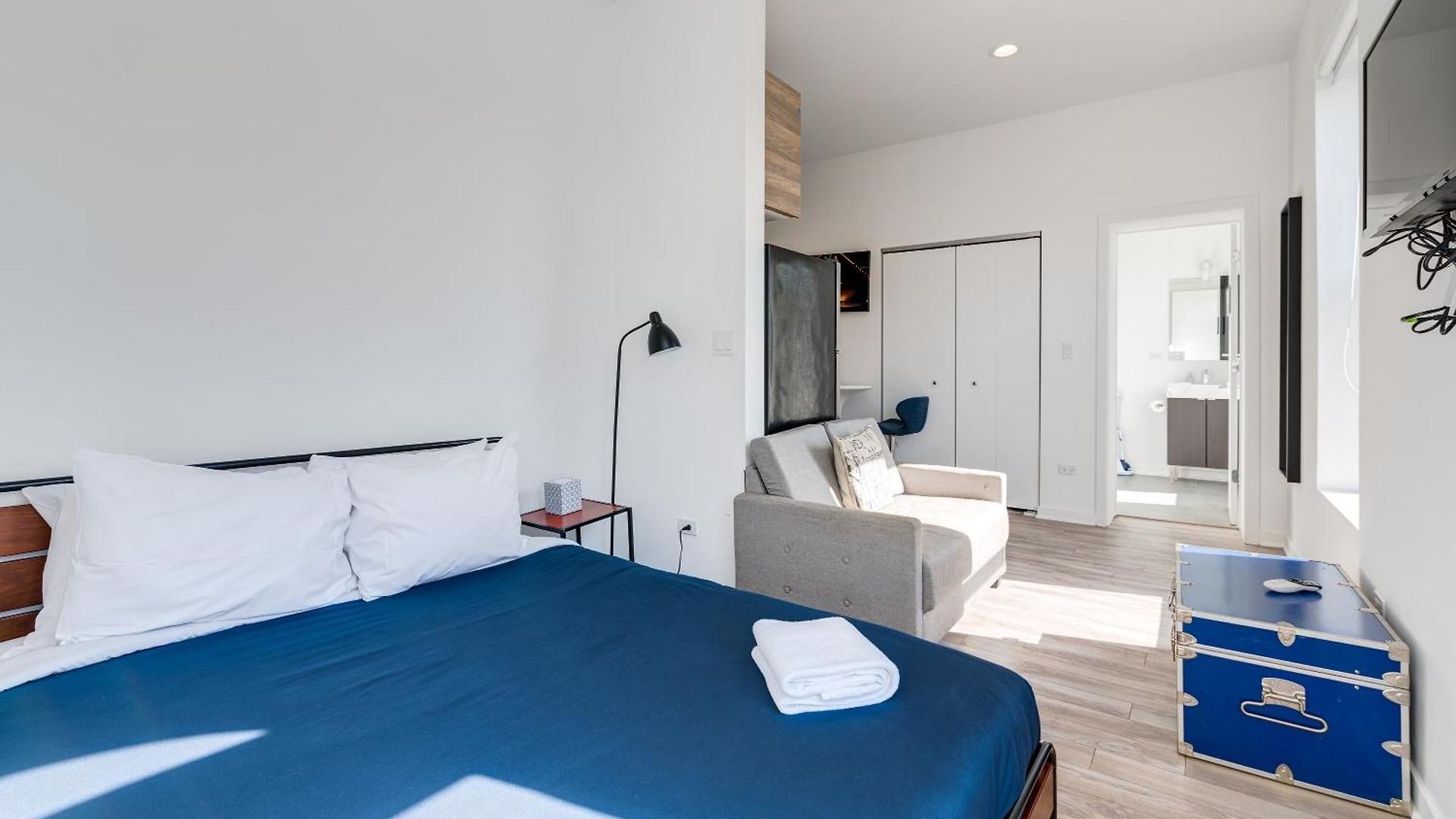 Second Floor By 747 Lofts *