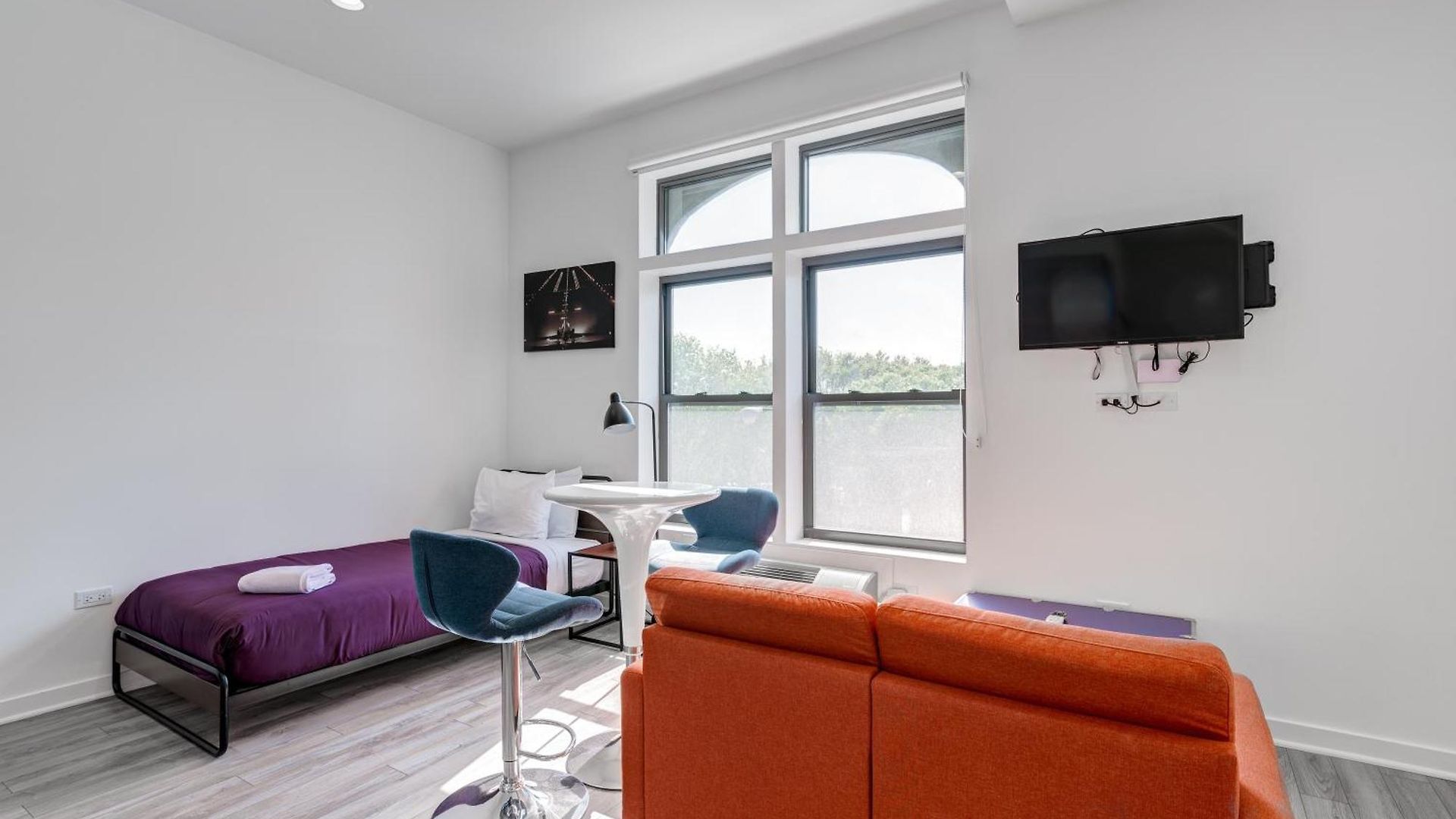 Second Floor By 747 Lofts *