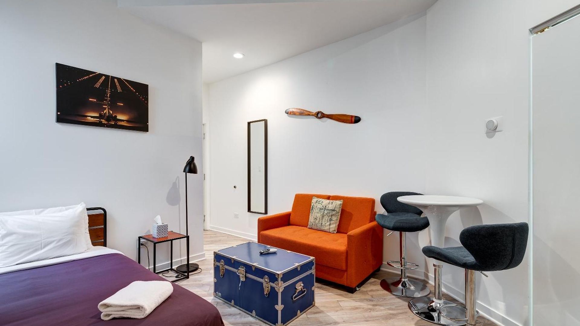 Hotel Second Floor By 747 Lofts Chicago