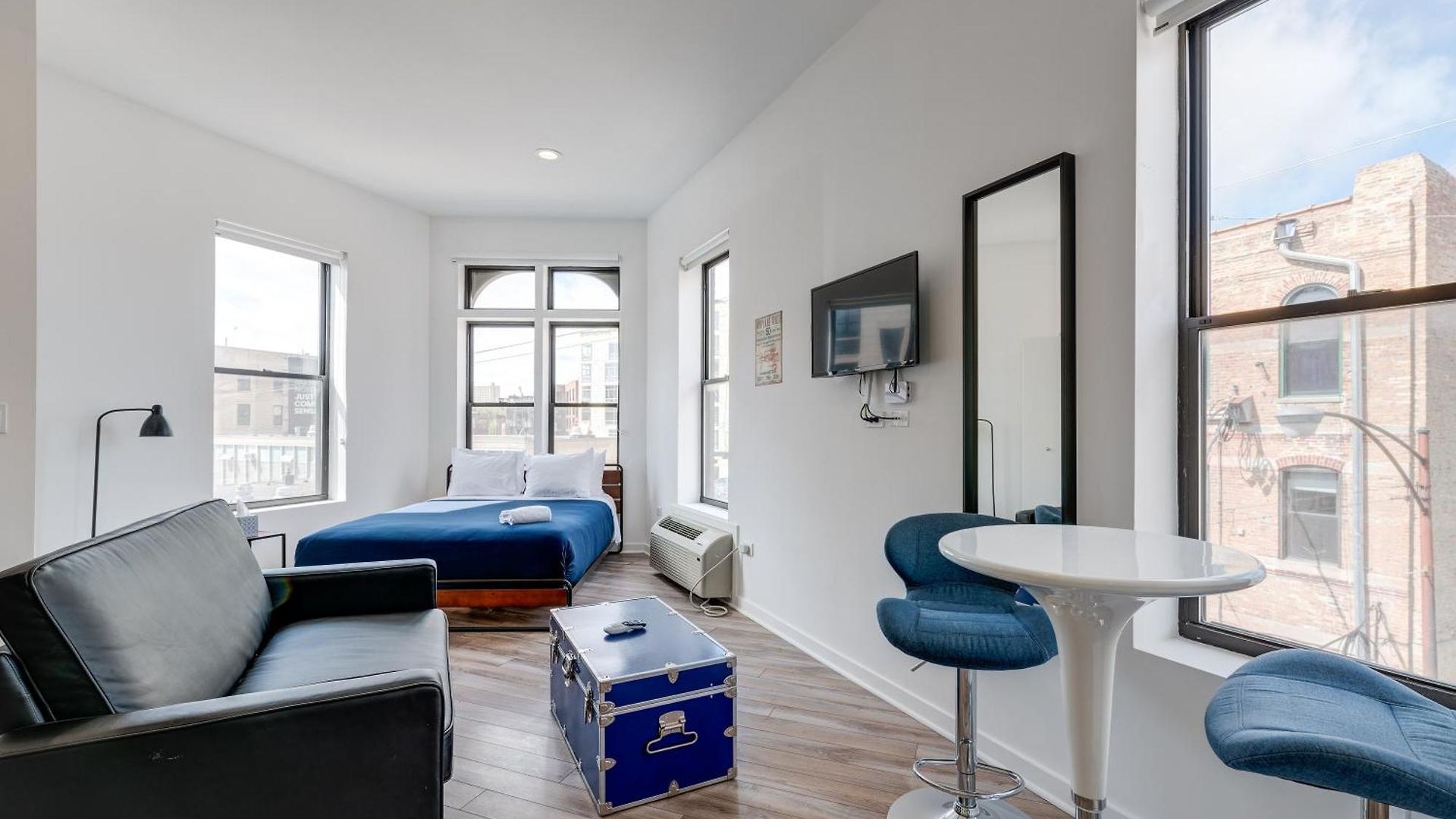 Hotel 747 Lofts By Redawning - River West, Second Floor *