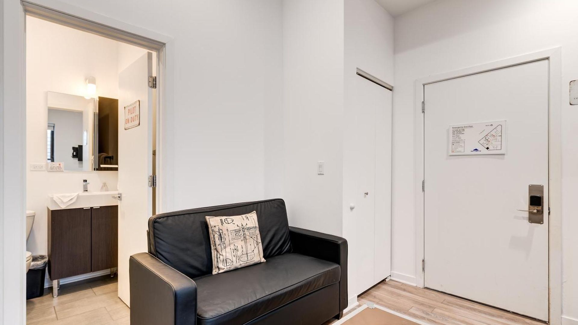 747 Lofts By Redawning - River West, Third Floor *