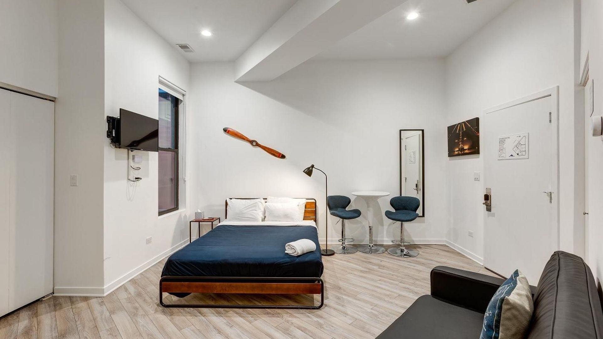 Ground Floor In By 747 Lofts
