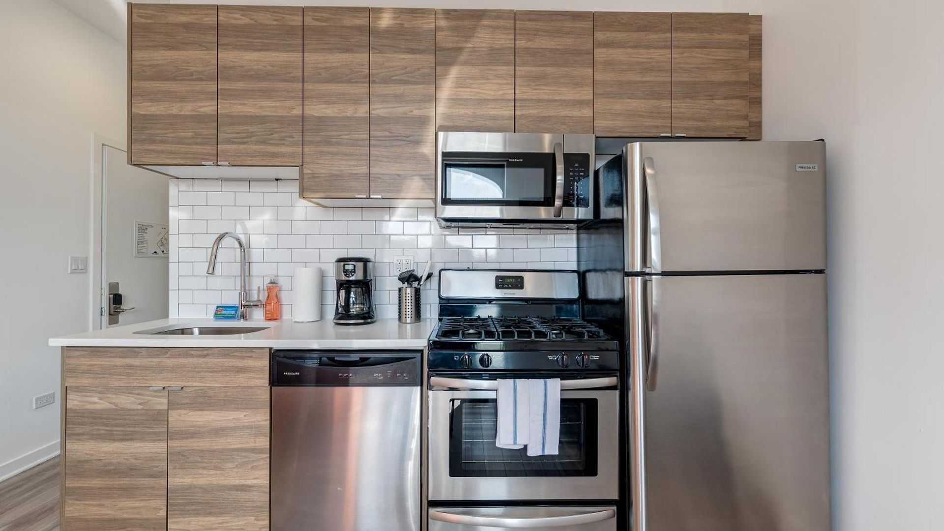 Second Floor By 747 Lofts *