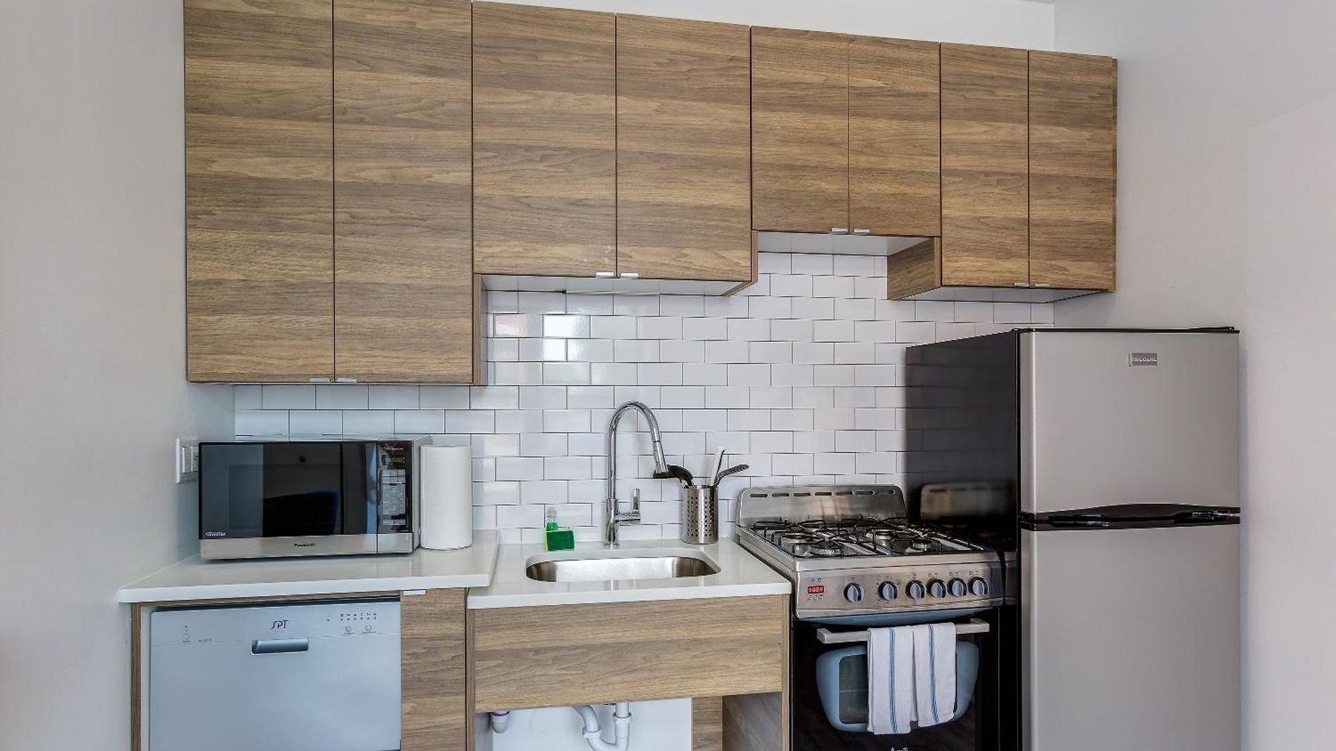Ground Floor In By 747 Lofts Hotel *
