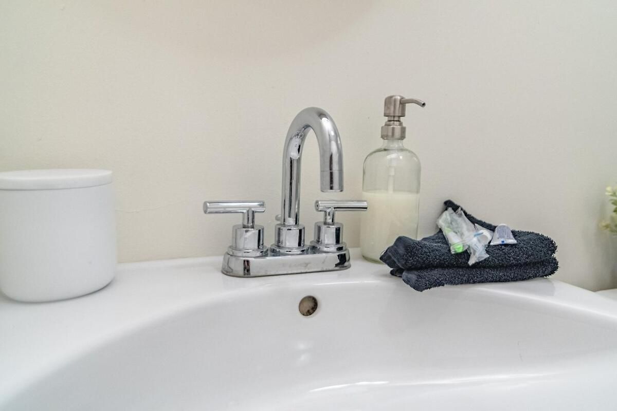 Apartment 2br Escape With Optional Parking Near Mccormick Place, Navy Pier, Shedd Aquarium, And Millennium Park *