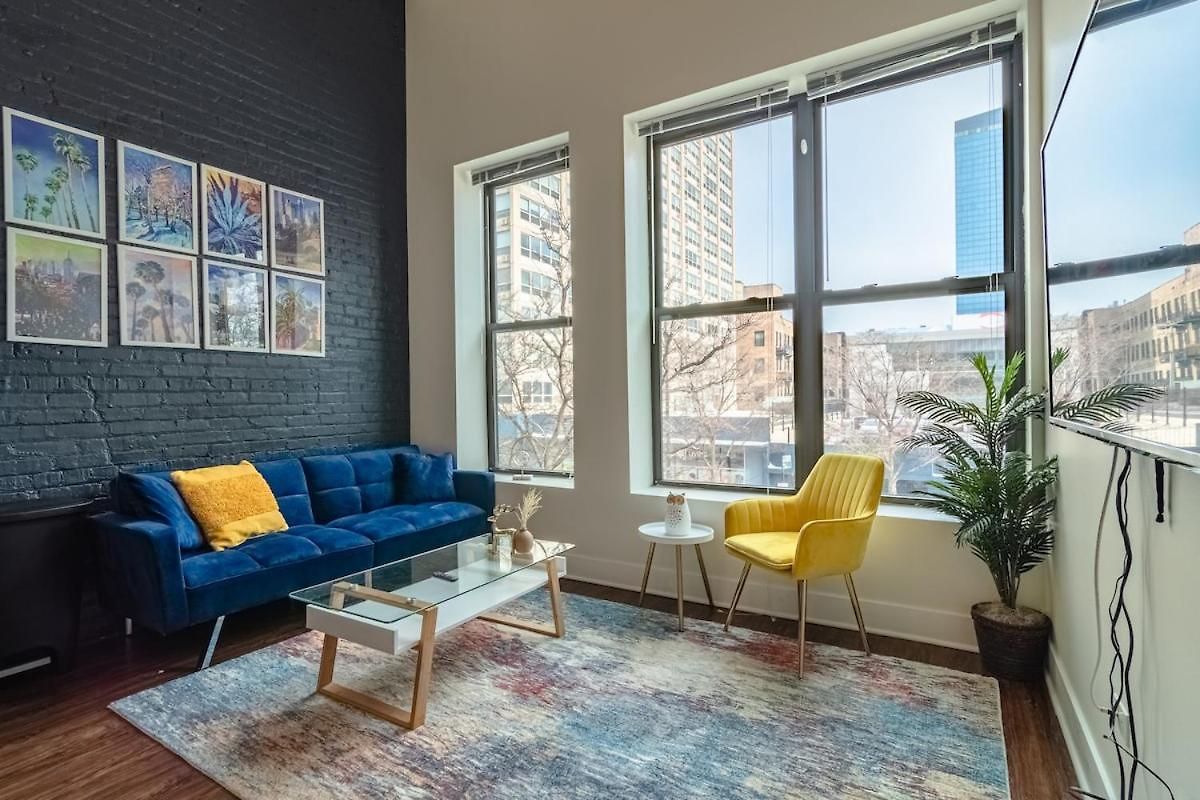 Apartment 2br Escape With Optional Parking Near Mccormick Place, Navy Pier, Shedd Aquarium, And Millennium Park Chicago