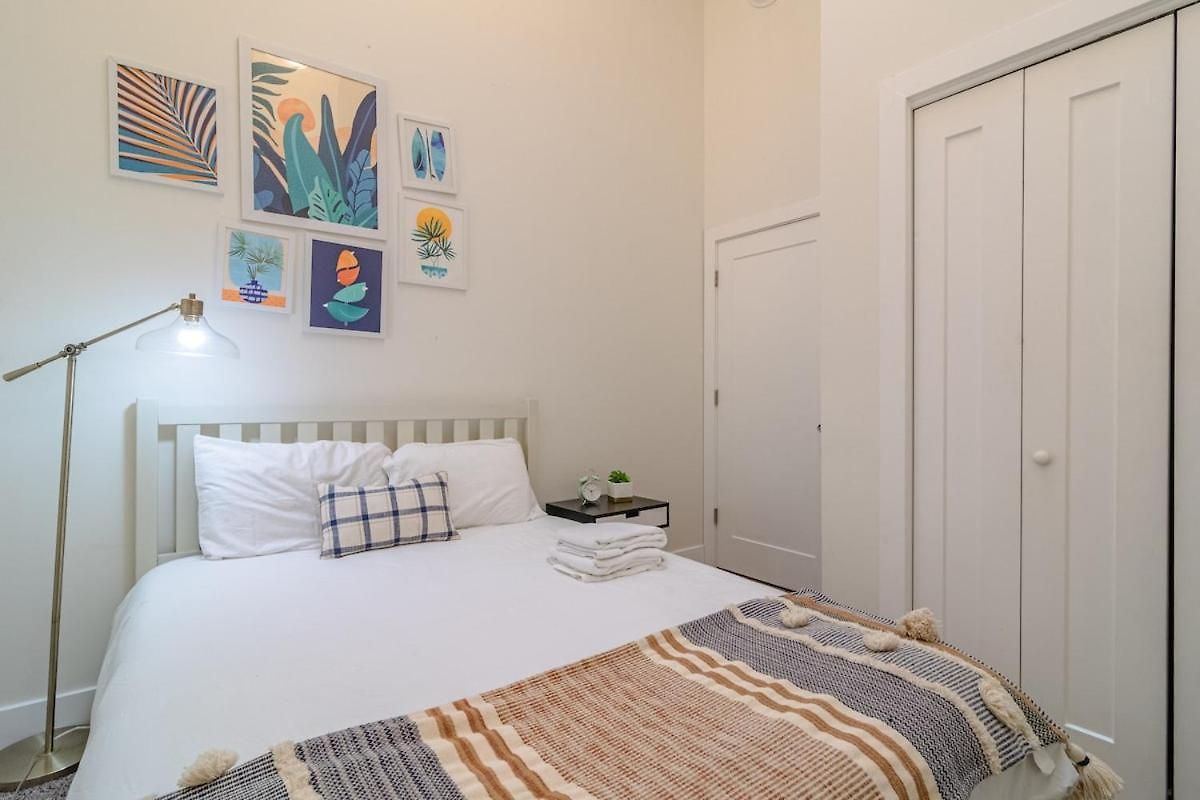 Apartment 2br Escape With Optional Parking Near Mccormick Place, Navy Pier, Shedd Aquarium, And Millennium Park *