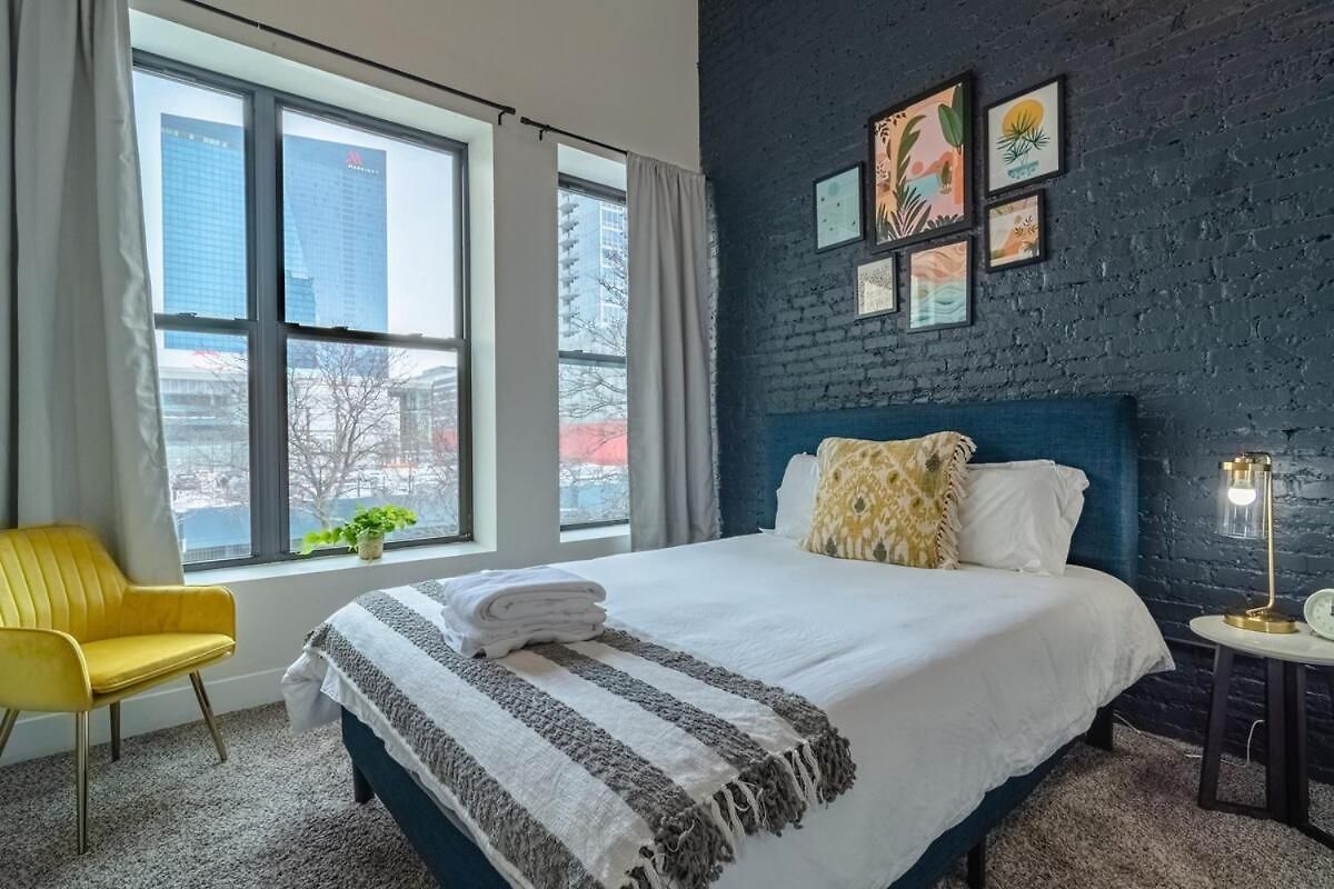 2br Escape With Optional Parking Near Mccormick Place, Navy Pier, Shedd Aquarium, And Millennium Park