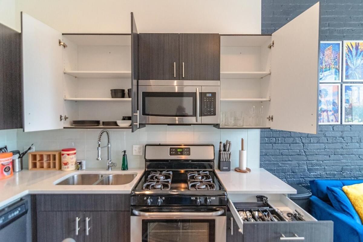 2br Escape With Optional Parking Near Mccormick Place, Navy Pier, Shedd Aquarium, And Millennium Park *